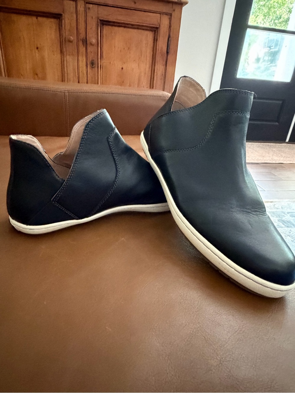 Women’s  Black Leather Slip-On Casual Shoes